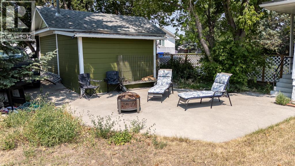 4309 2 Street W Property Photo 42