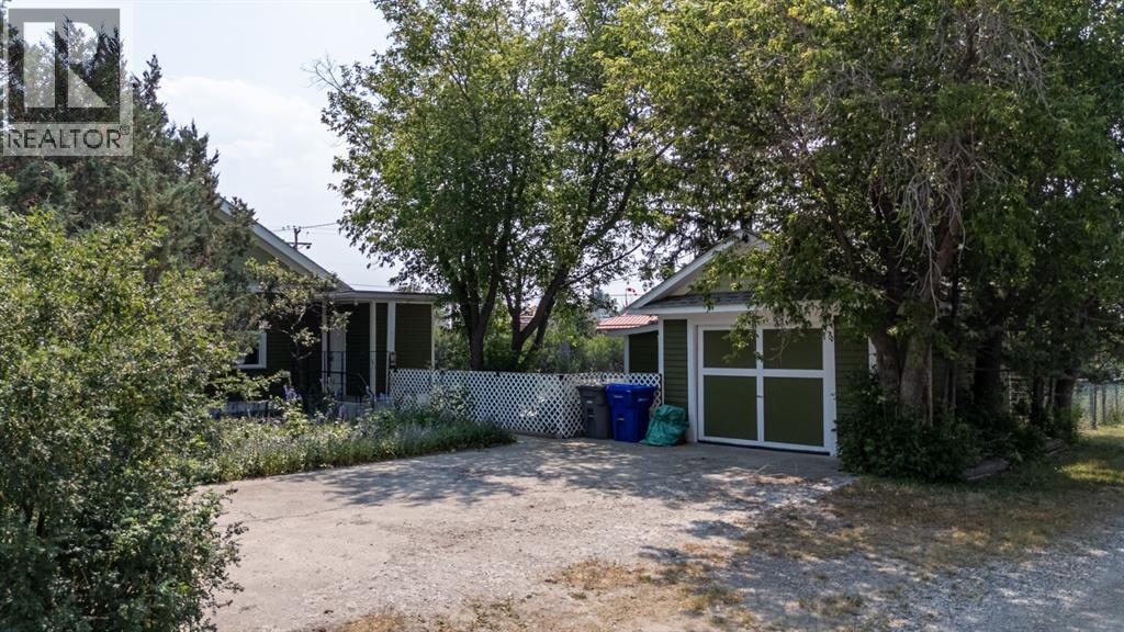 4309 2 Street W Property Photo 43