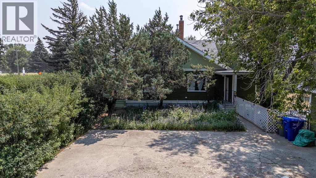 4309 2 Street W Property Photo 44