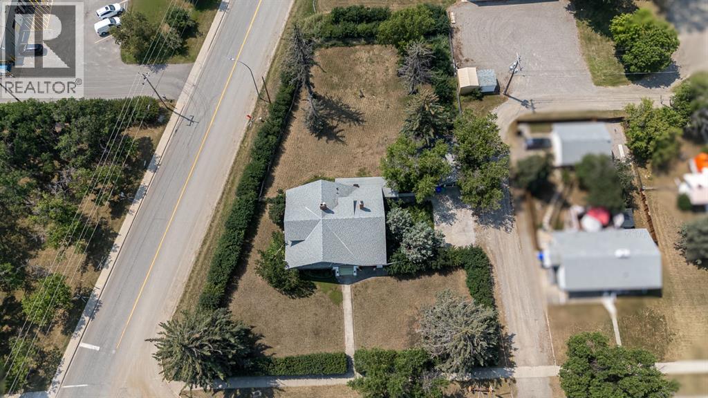 4309 2 Street W Property Photo 46
