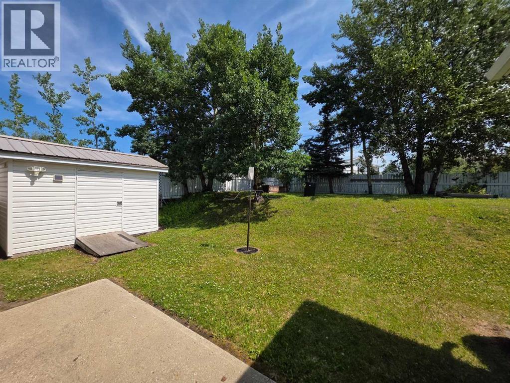 10625 105 Avenue Property Photo 2