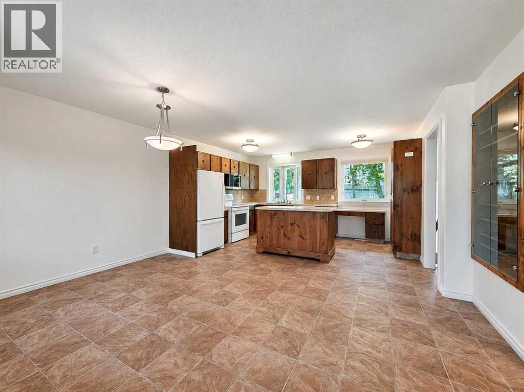 10625 105 Avenue Property Photo 3