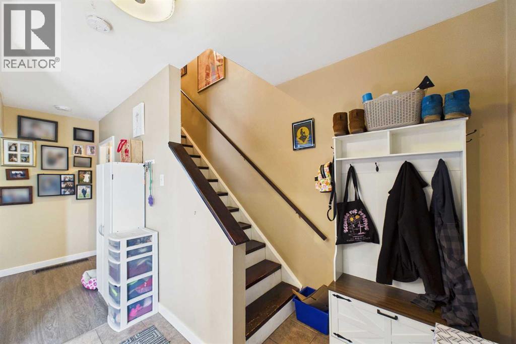 4719 33 Street Property Photo 4