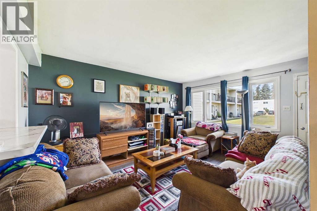 4719 33 Street Property Photo 8