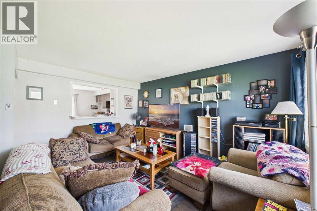 4719 33 Street Property Photo 9