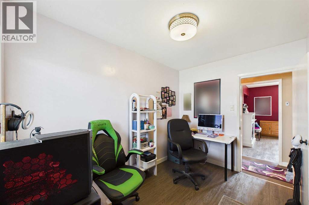4719 33 Street Property Photo 16