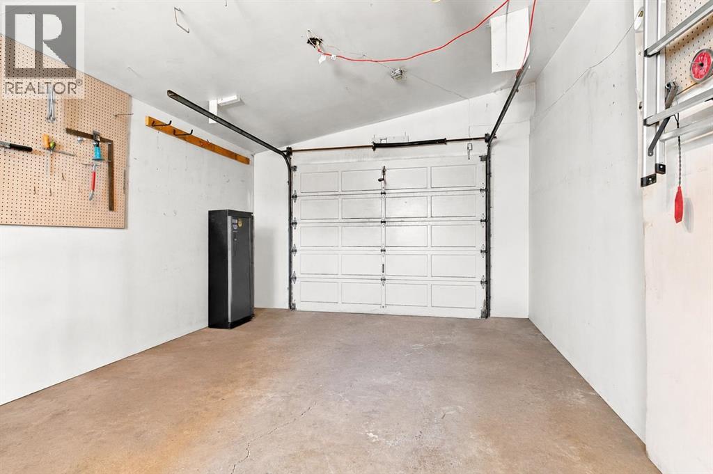 1121 5 Avenue Property Photo 3