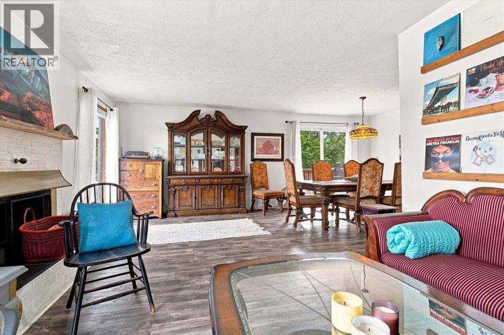 1121 5 Avenue Property Photo 6