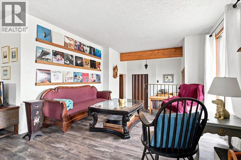 1121 5 Avenue Property Photo 8