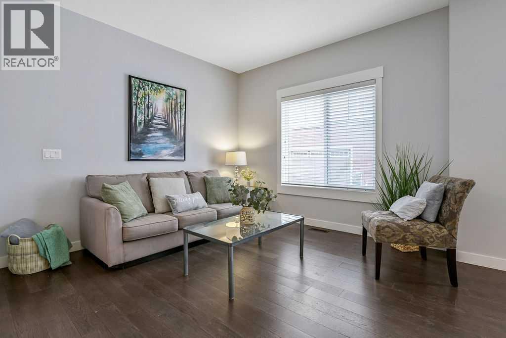 22 West Coach Manor Sw Property Photo 4