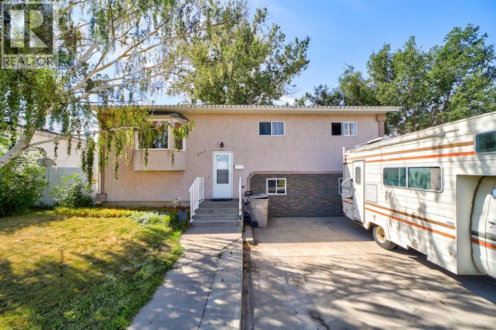 222 Mcewan Street Property Photo 2