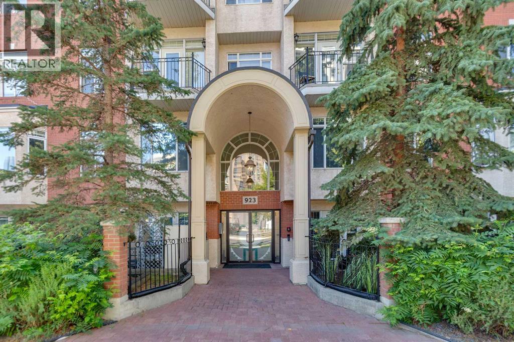 923 15 Avenue Southwest