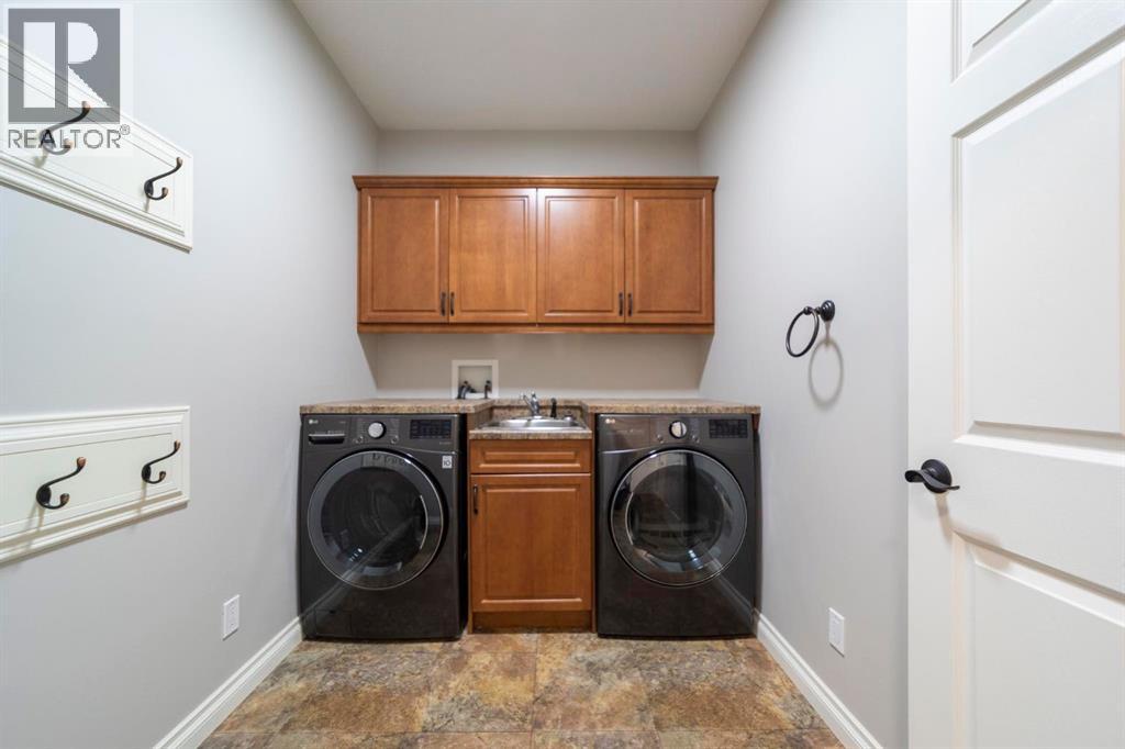 2703 56 Street Property Photo 17