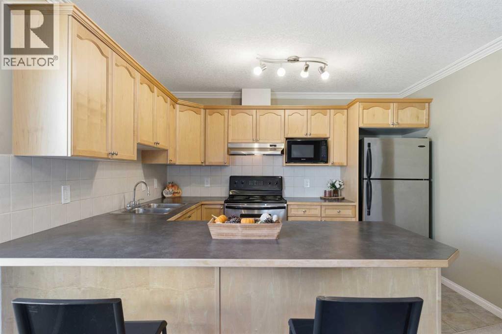 128 Centre Avenue Property Photo 8