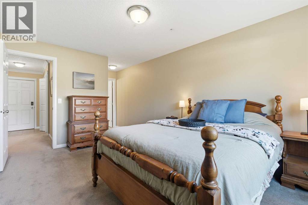 128 Centre Avenue Property Photo 11