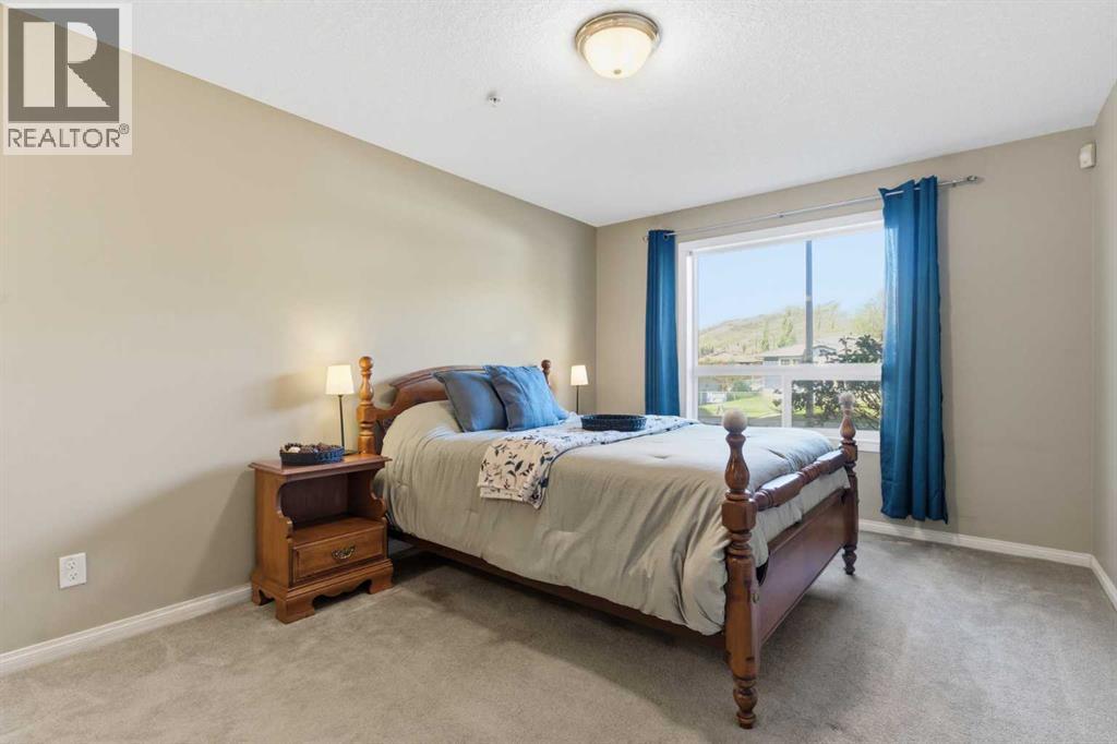 128 Centre Avenue Property Photo 12