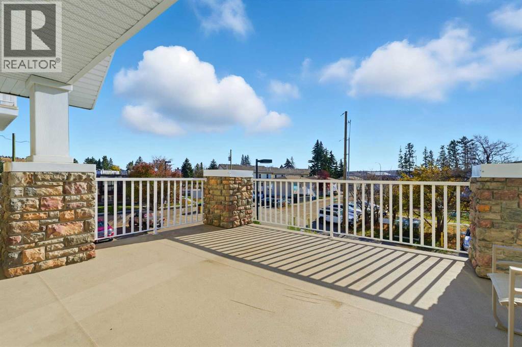 128 Centre Avenue Property Photo 25