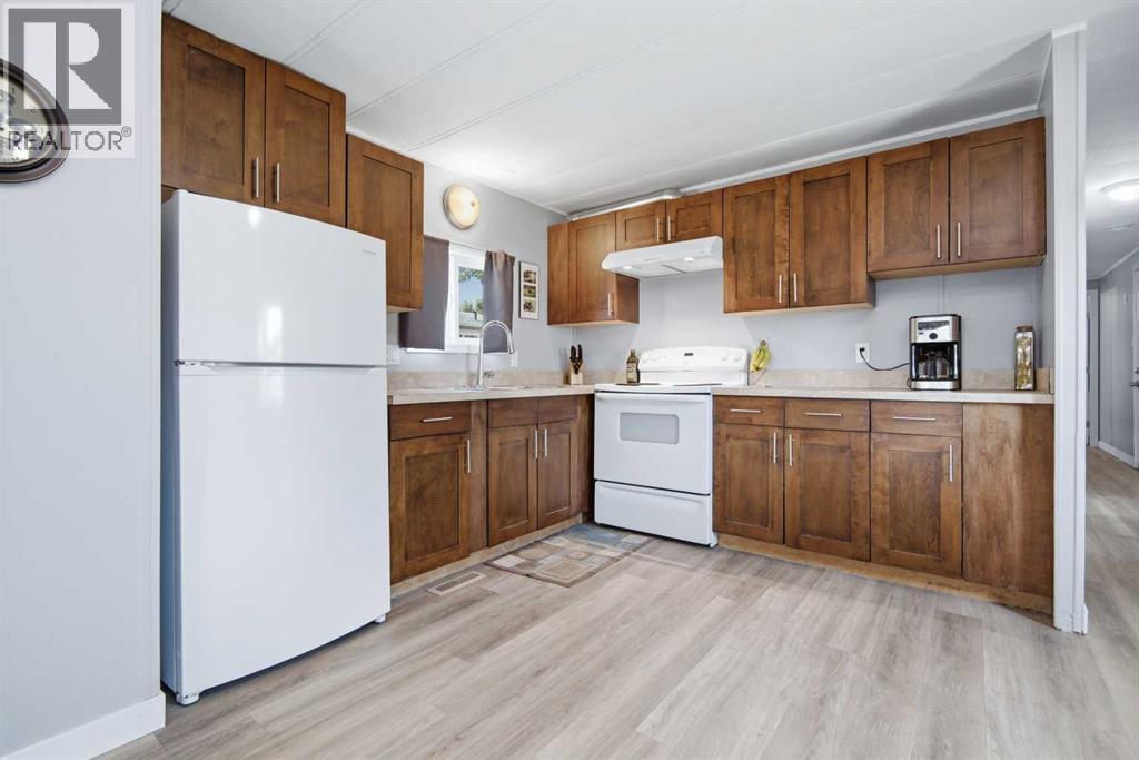 5344 76 Street Property Photo 2
