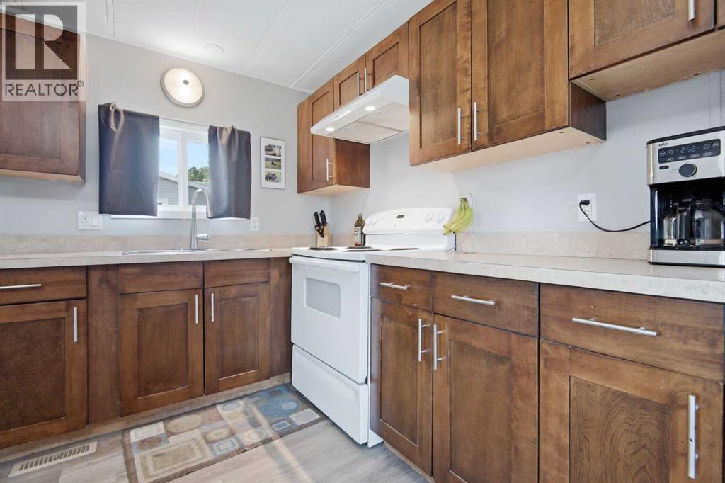 5344 76 Street Property Photo 3