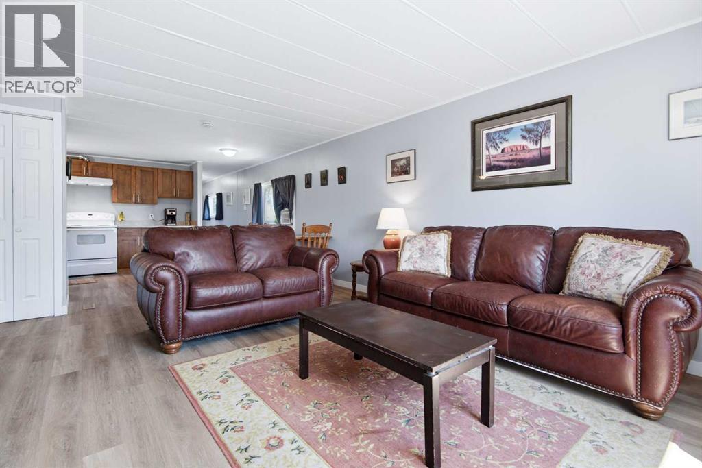 5344 76 Street Property Photo 5