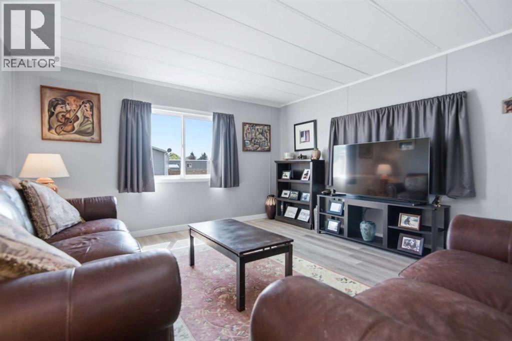 5344 76 Street Property Photo 6