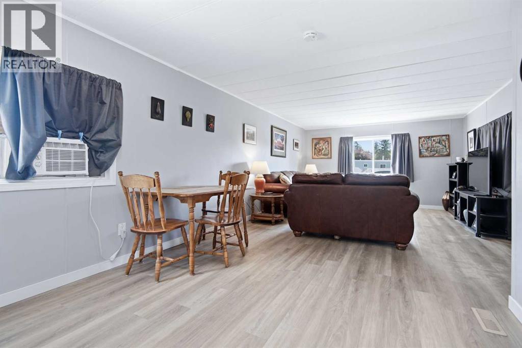 5344 76 Street Property Photo 7