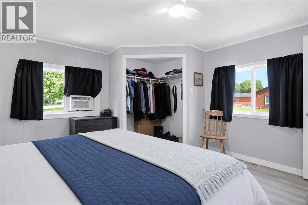 5344 76 Street Property Photo 9