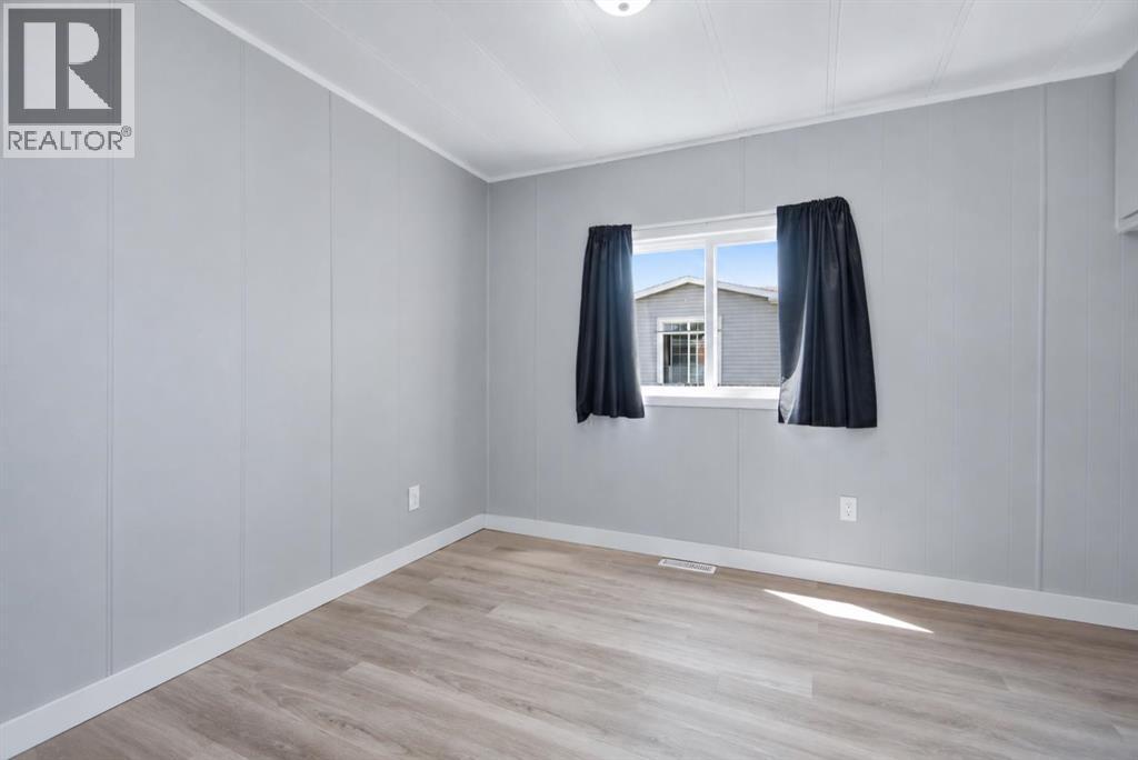 5344 76 Street Property Photo 11