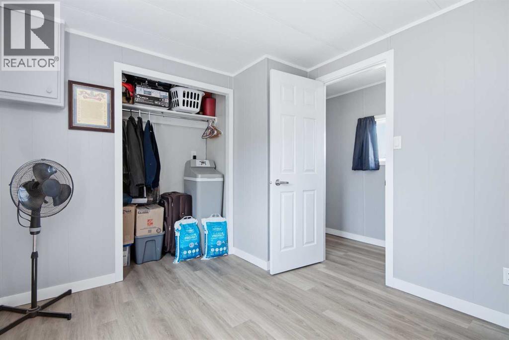 5344 76 Street Property Photo 12