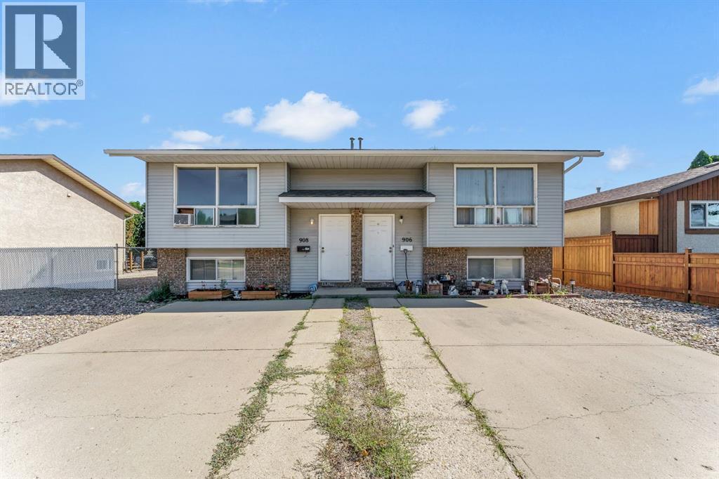 908 Ross Glen Drive SE