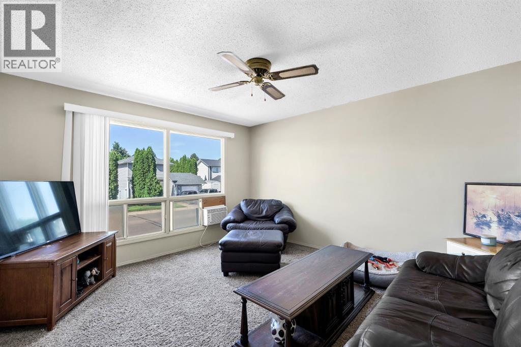 908 Ross Glen Drive Se Property Photo 5