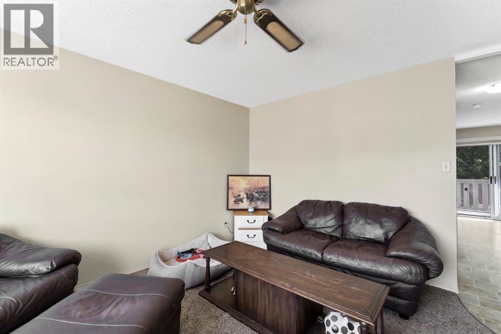 908 Ross Glen Drive Se Property Photo 6