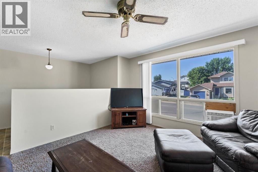 908 Ross Glen Drive Se Property Photo 8