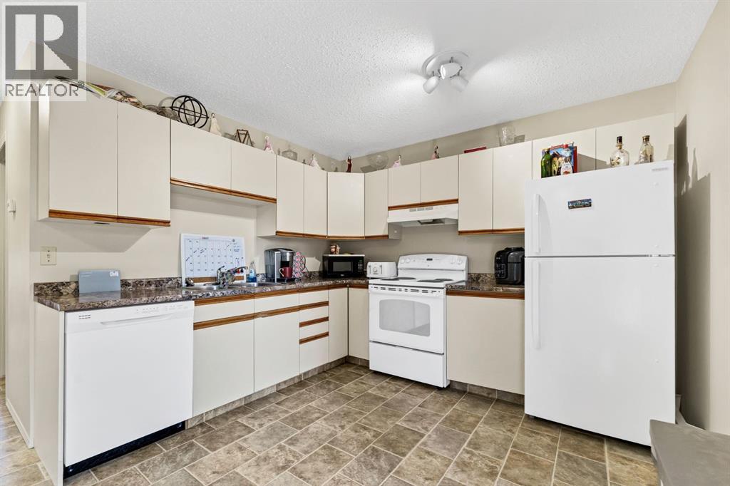 908 Ross Glen Drive Se Property Photo 12