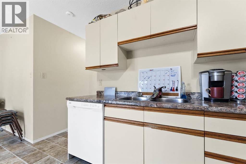 908 Ross Glen Drive Se Property Photo 14