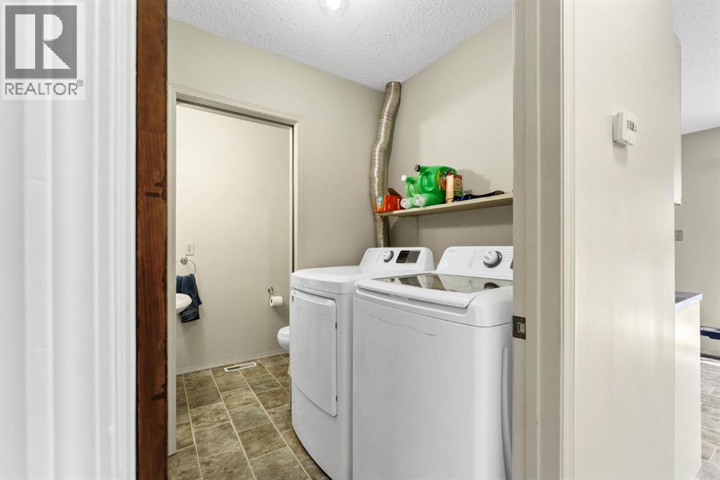 908 Ross Glen Drive Se Property Photo 15