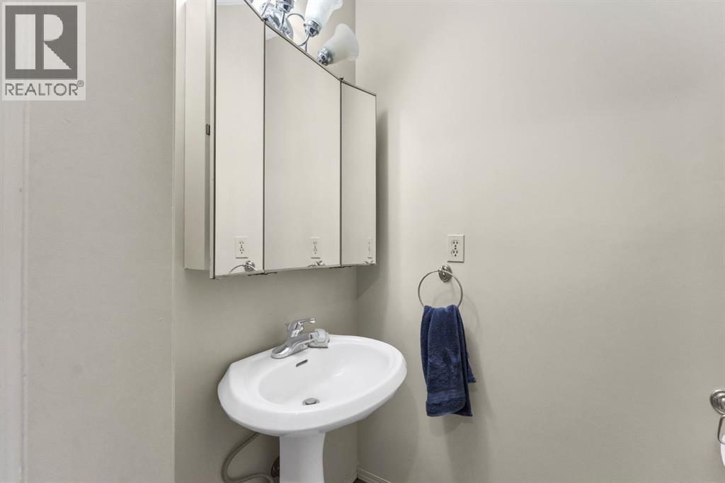 908 Ross Glen Drive Se Property Photo 16