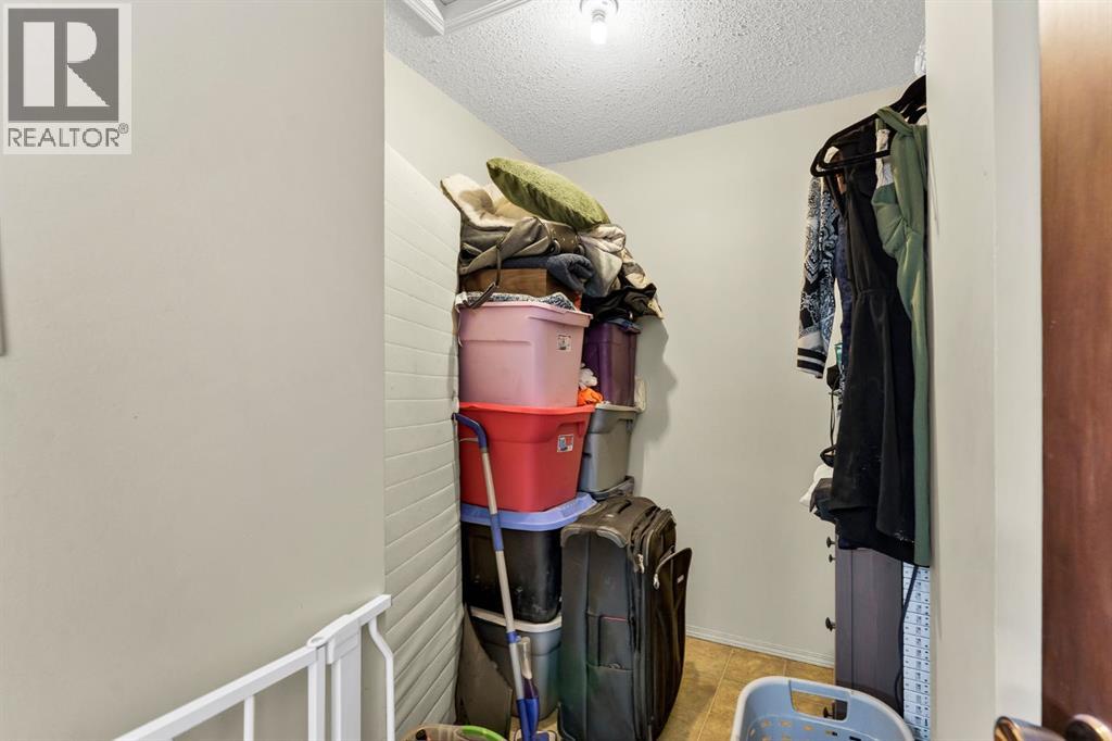 908 Ross Glen Drive Se Property Photo 17