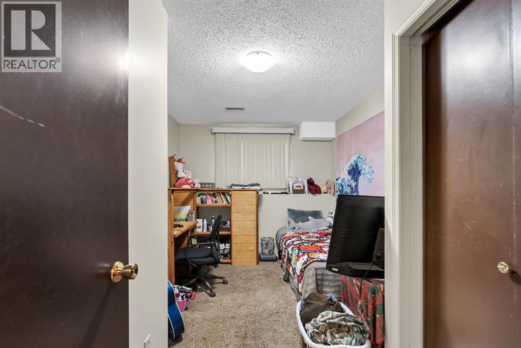 908 Ross Glen Drive Se Property Photo 20