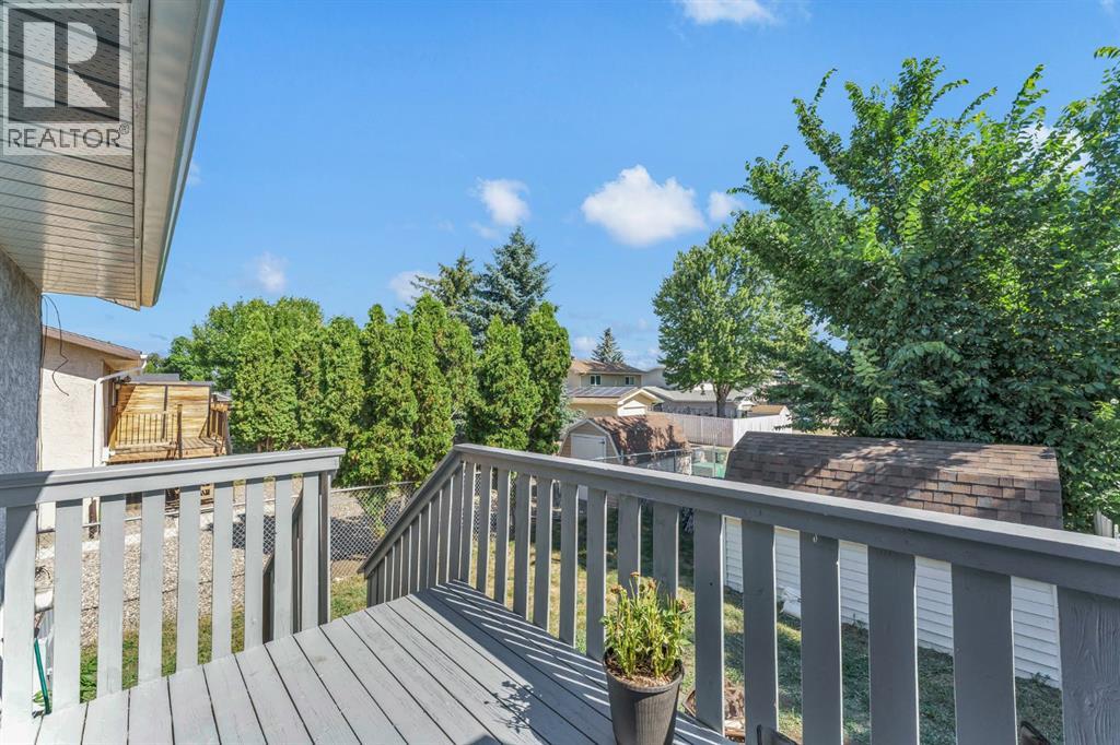 908 Ross Glen Drive Se Property Photo 23