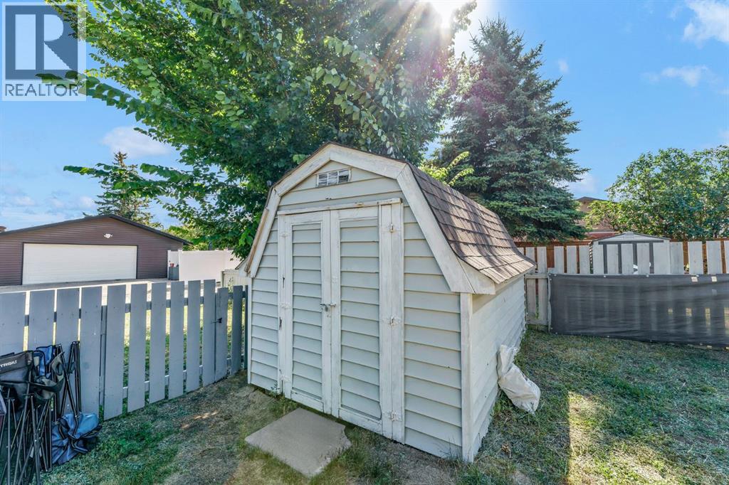 908 Ross Glen Drive Se Property Photo 26