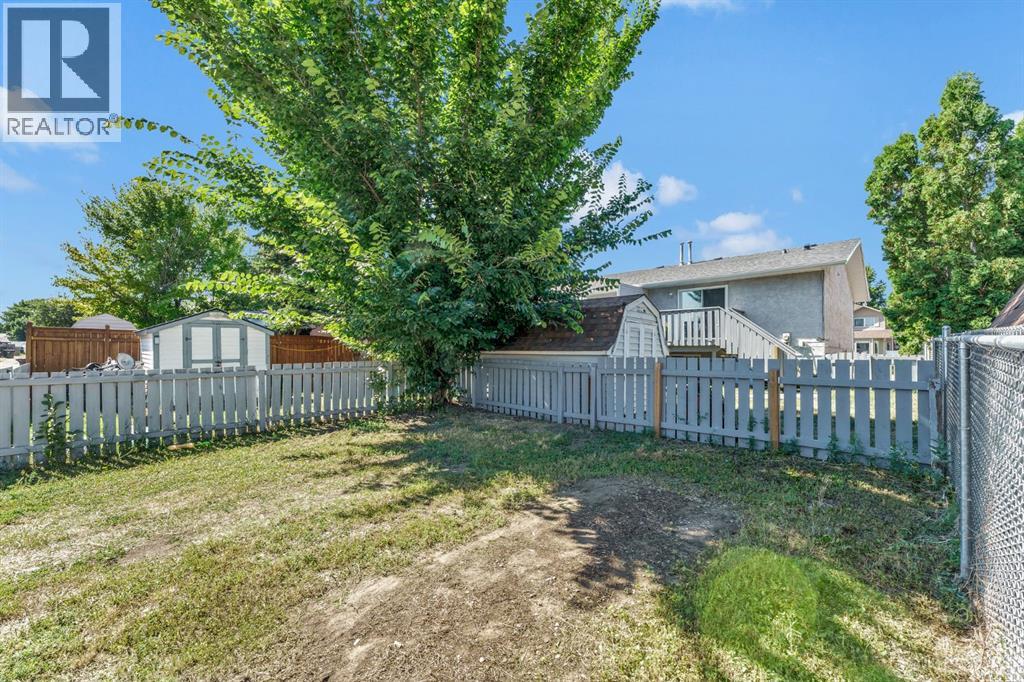 908 Ross Glen Drive Se Property Photo 27