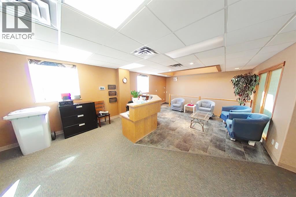 4815 50 Avenue Property Photo 2