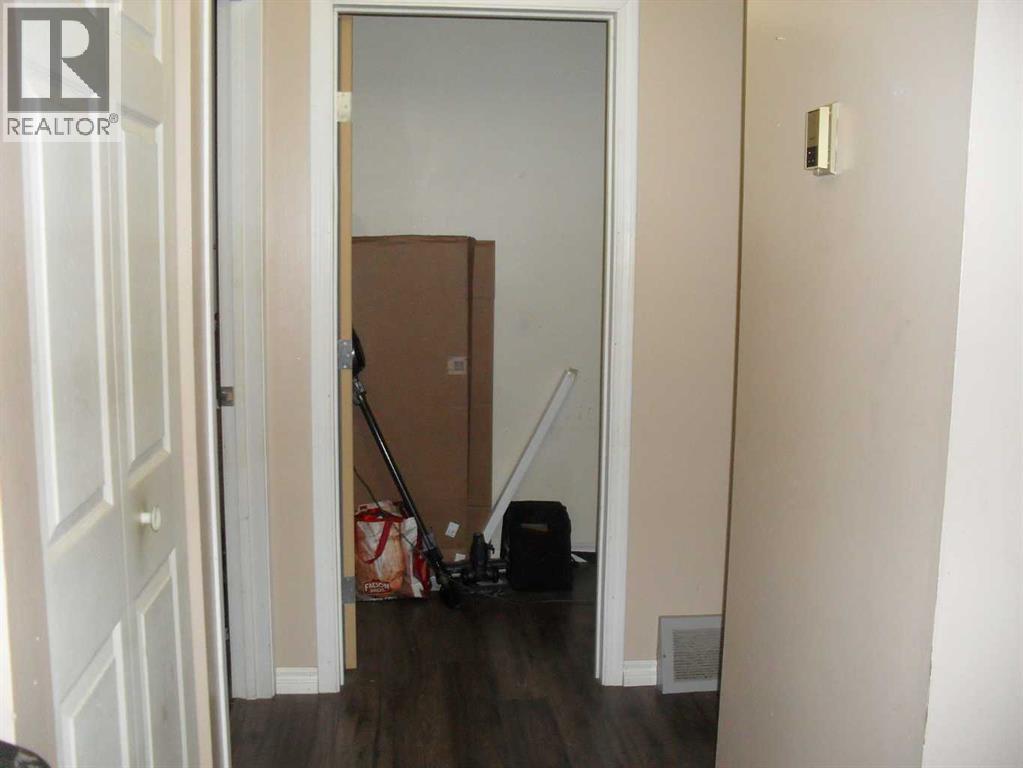 406 3 Street Nw Property Photo 8