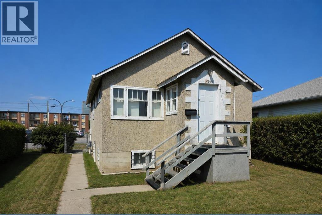 4914 46 Street Property Photo 1