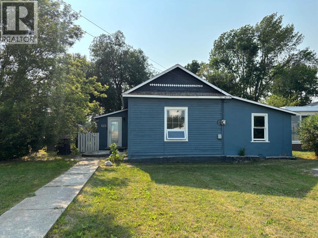 256 N 1 Street W Property Photo 1
