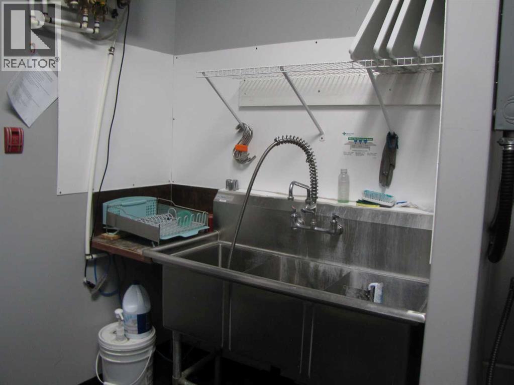 4804 50 Street Property Photo 18