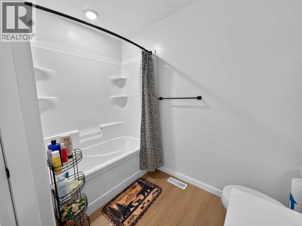 10225 105 Ave Property Photo 16