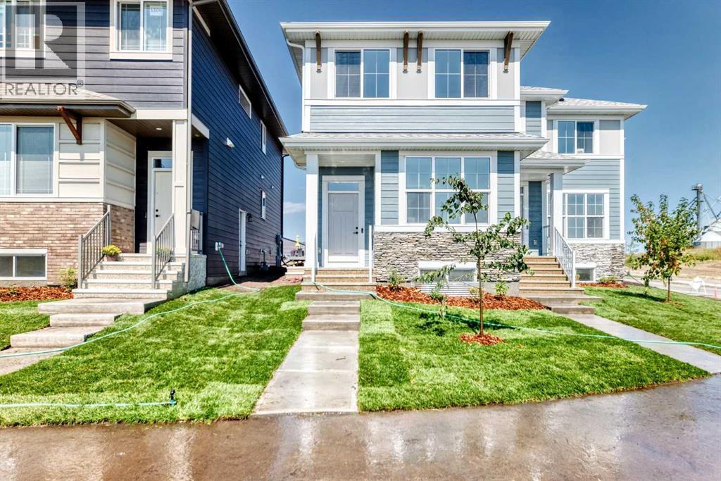1304 Mahogany Boulevard Se Property Photo 1