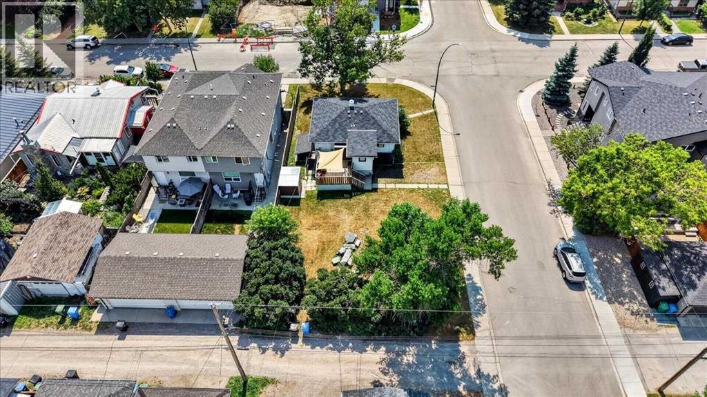 440 53 Avenue SW Property Photo 1